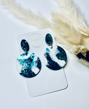 Load image into Gallery viewer, Resin Circle Earrings