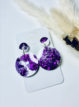 Load image into Gallery viewer, Resin Circle Earrings