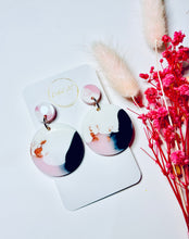 Load image into Gallery viewer, Resin Circle Earrings