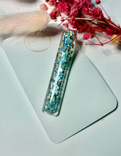 Load image into Gallery viewer, Hand poured Resin hair clips