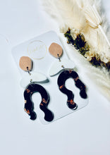 Load image into Gallery viewer, Resin Dangle Earring