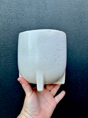 Small pot with feet